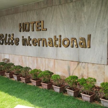 Hotel Elite International Thrissur ภายนอก รูปภาพ